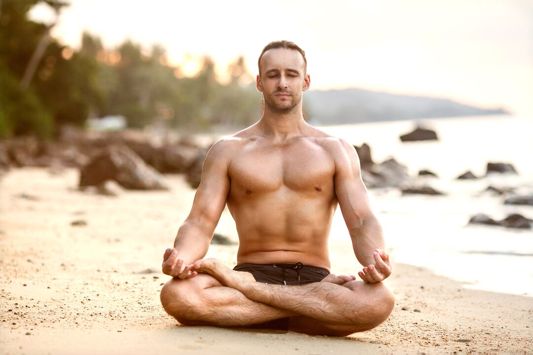 Yoga para aumentar la potencia después de los 60 años. 
